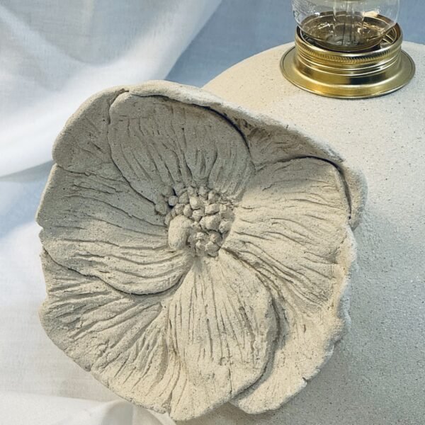 Hibiscus Elegance - Image 5